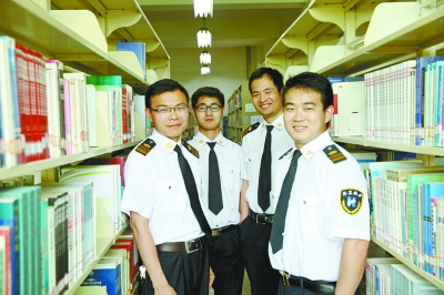 高校图书馆“励志保安团”集体考上研究生1