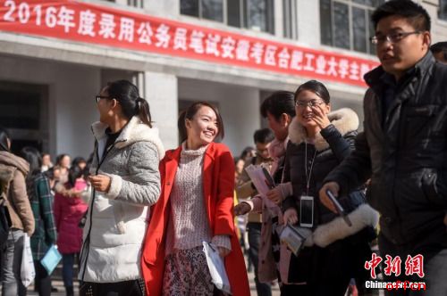 中国新闻网:国考报名人数或创新高 最热岗万里挑一刷新纪录1